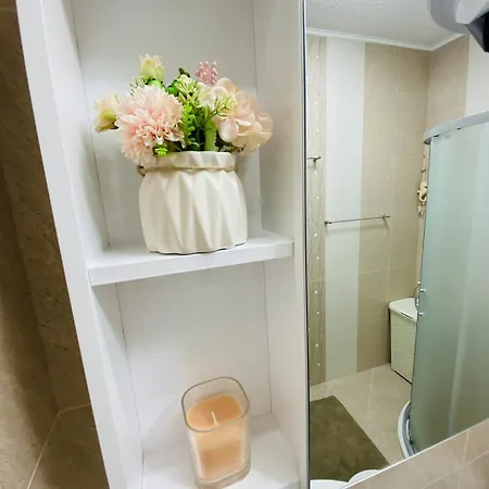 Modern Vintage Retreat - 6 Min To * Kranevo